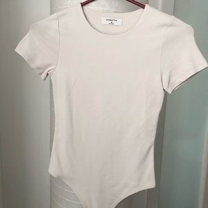 Aritzia contour crew neck bodysuit in matte pearl, XS